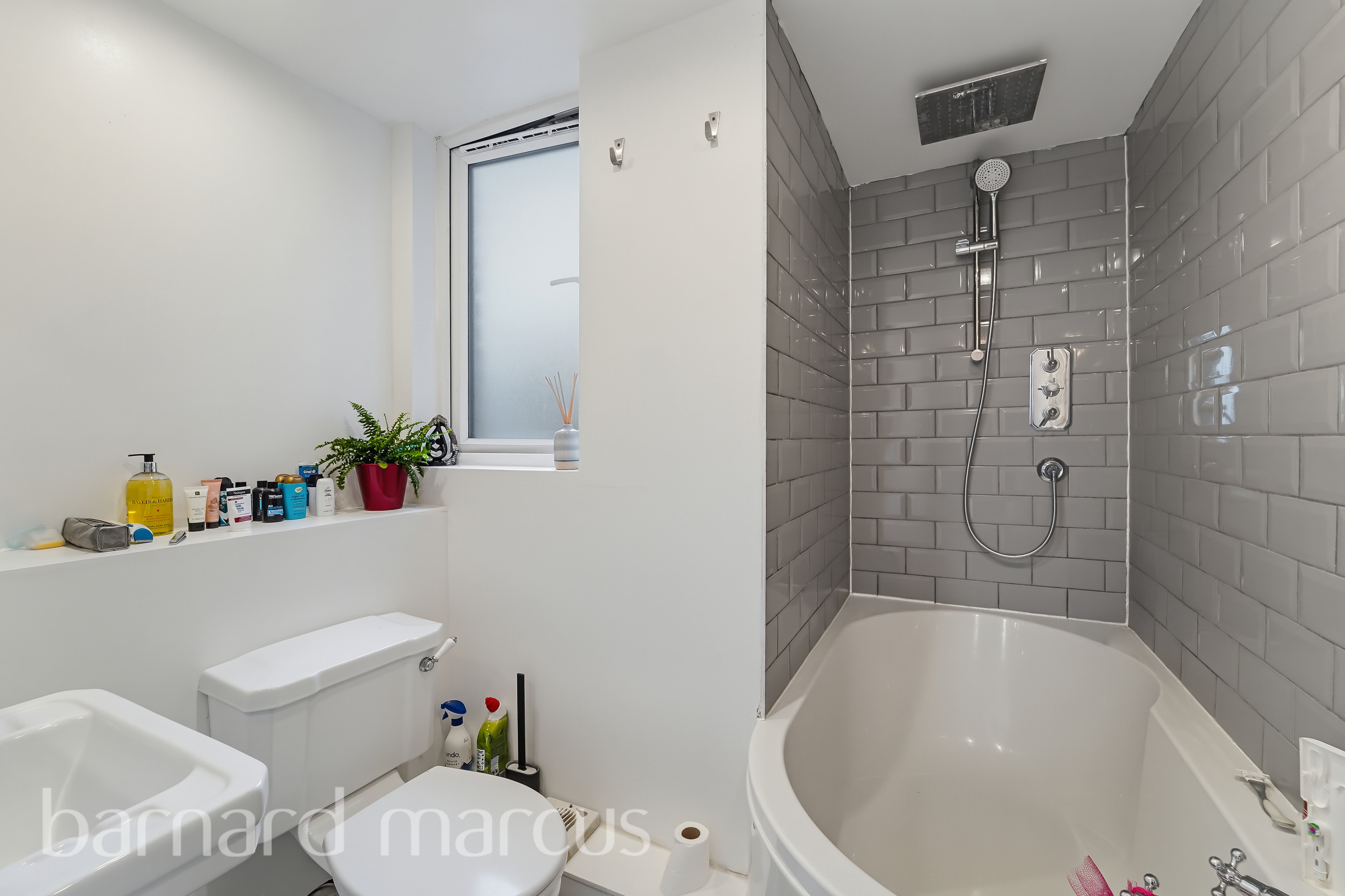 Flat Surbiton Road in Greater London