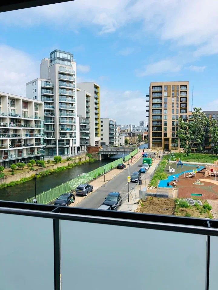 Flat Cotall Street in Greater London