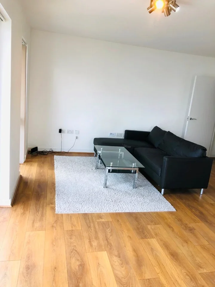 Flat Cotall Street in Greater London