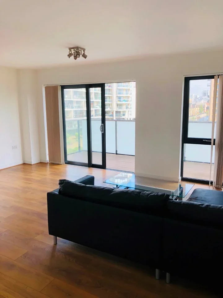 Flat Cotall Street in Greater London