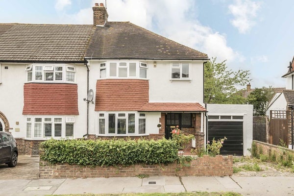 Flat Briar Avenue in London