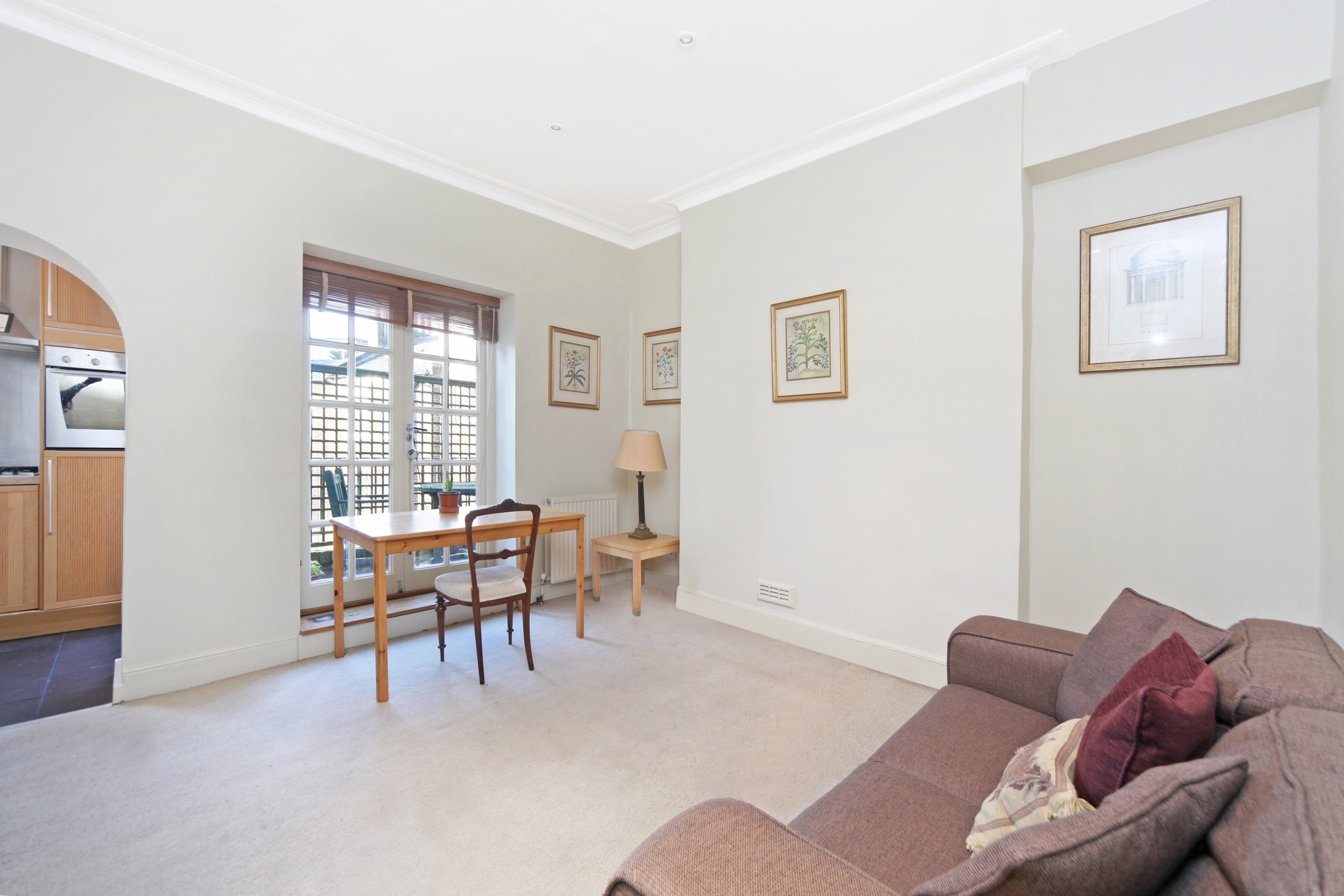Flat Chalcot Road in Greater London