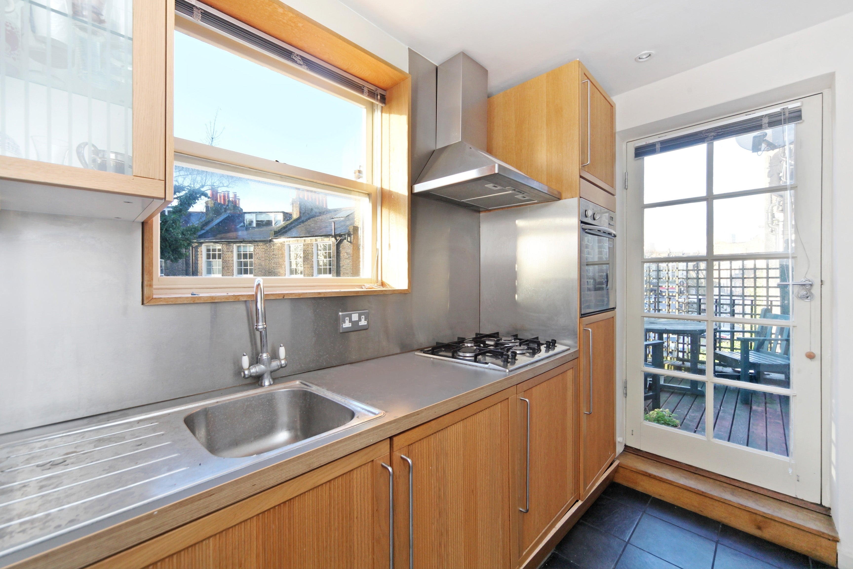 Flat Chalcot Road in Greater London