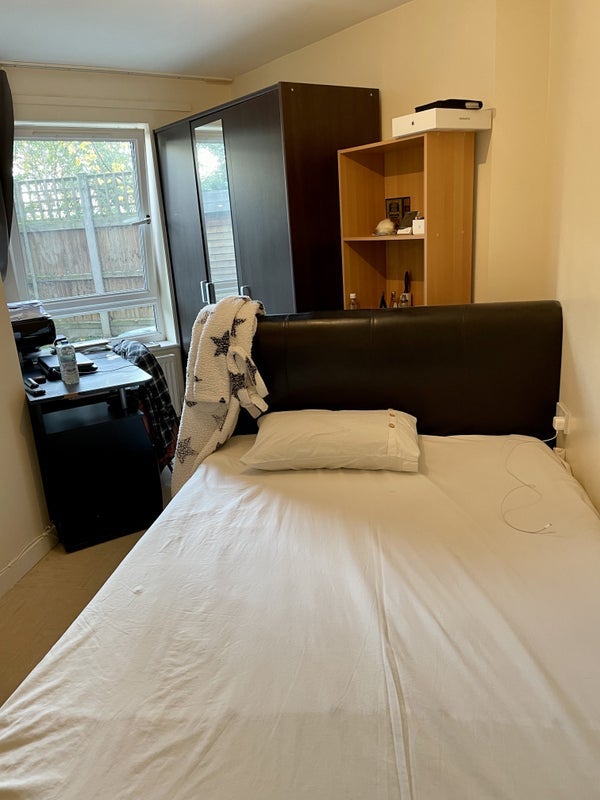 Room Upper North Street in Greater London