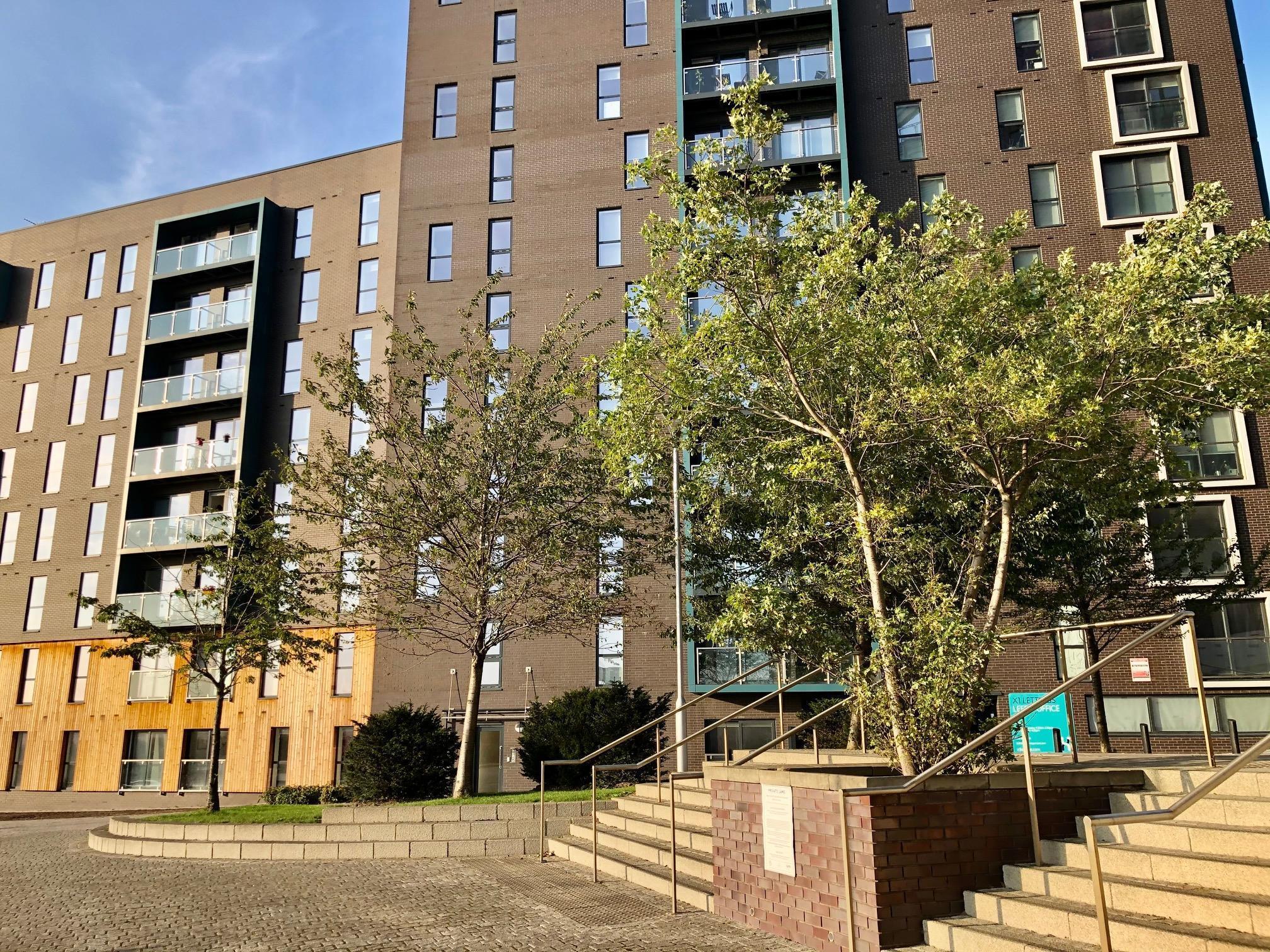 Flat Bouverie Court in Leeds