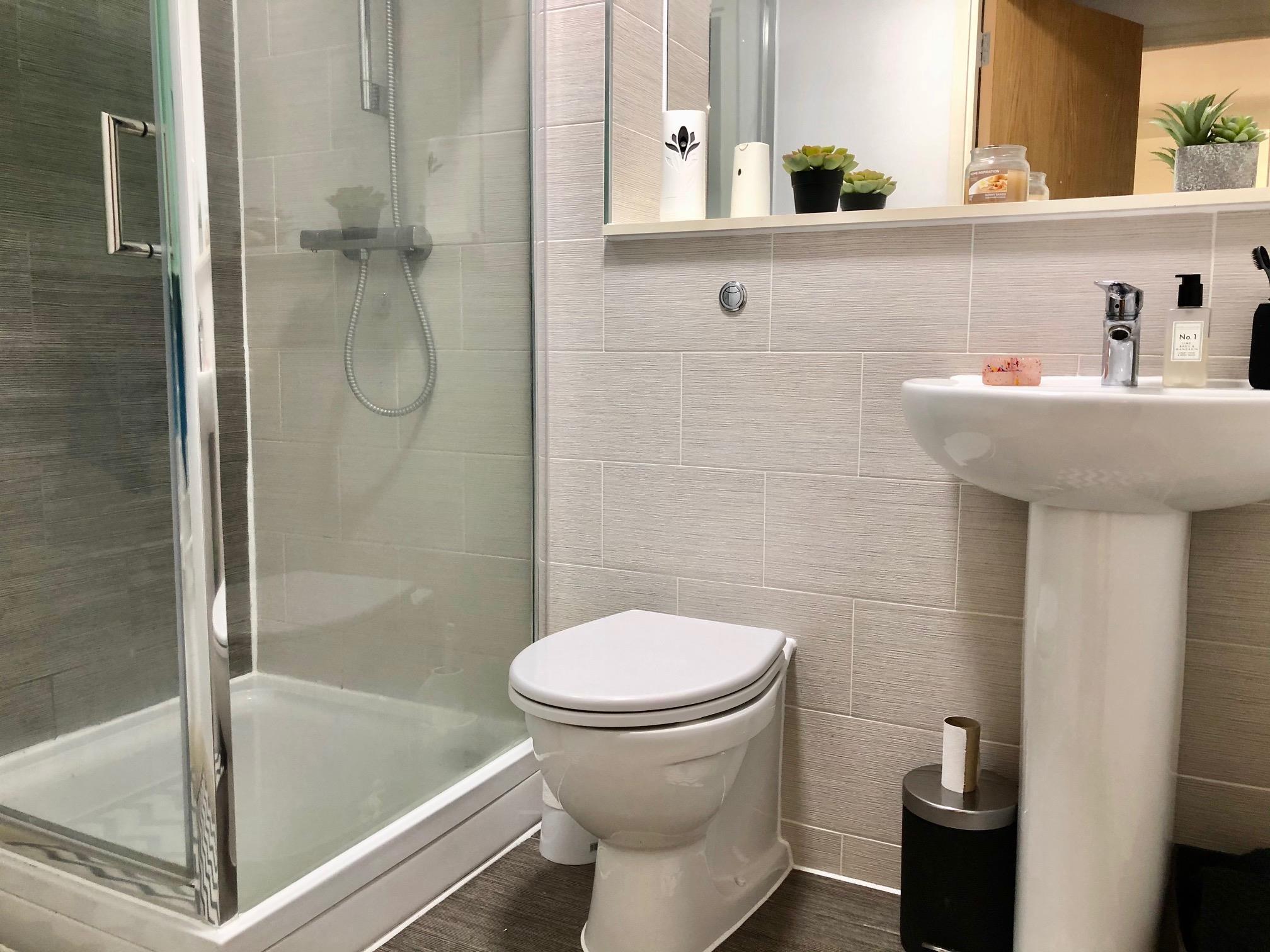 Flat Bouverie Court in Leeds