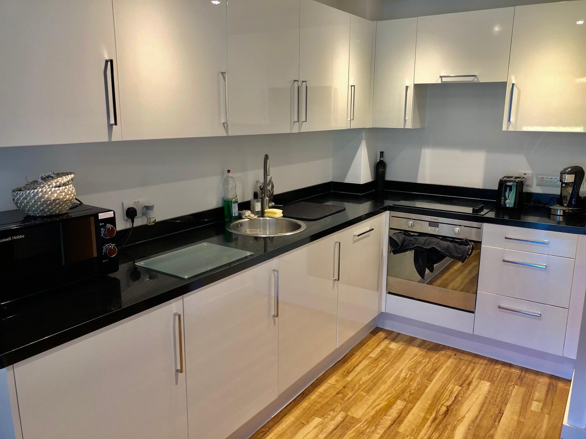Flat Bouverie Court in Leeds