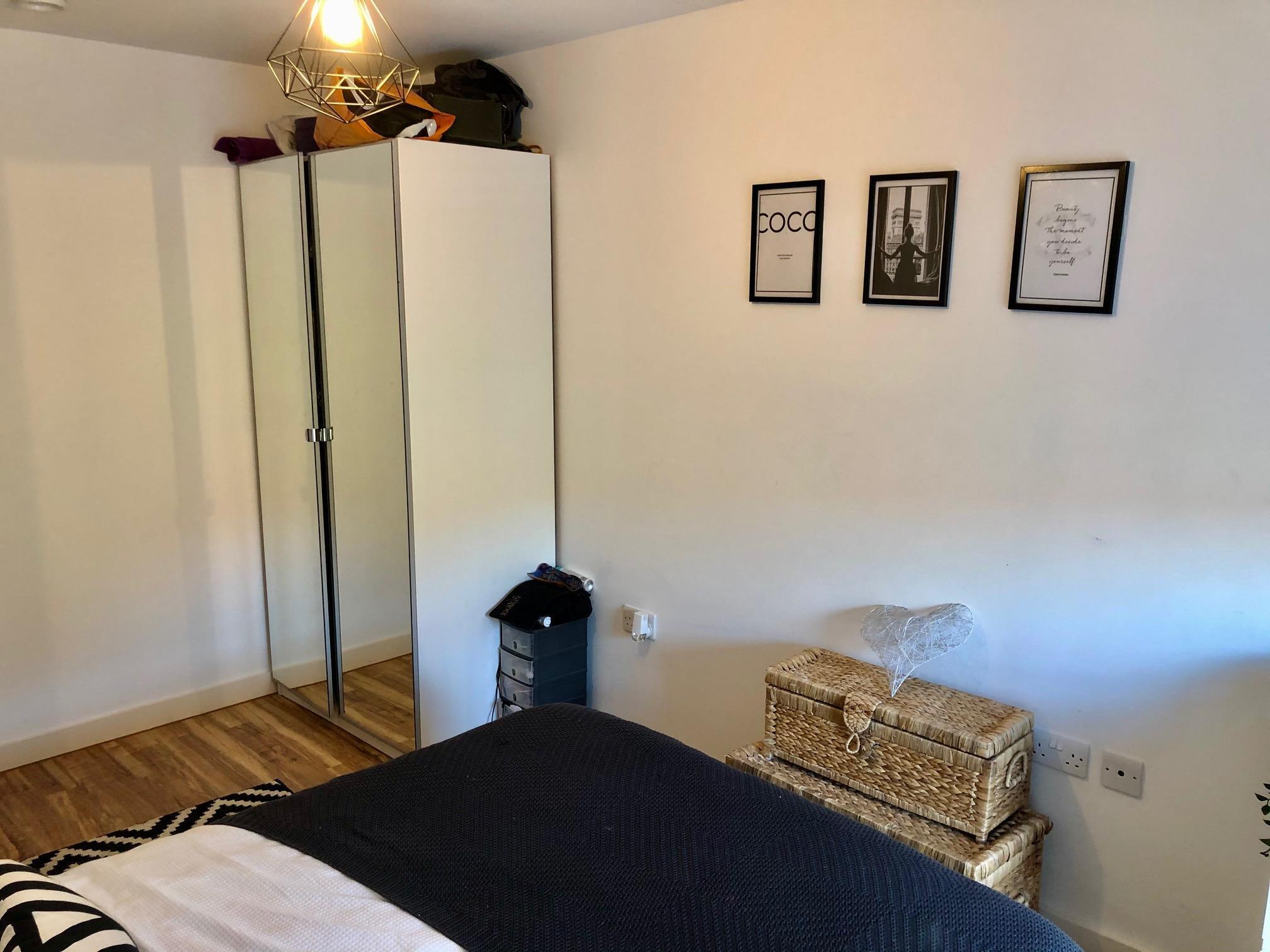 Flat Bouverie Court in Leeds