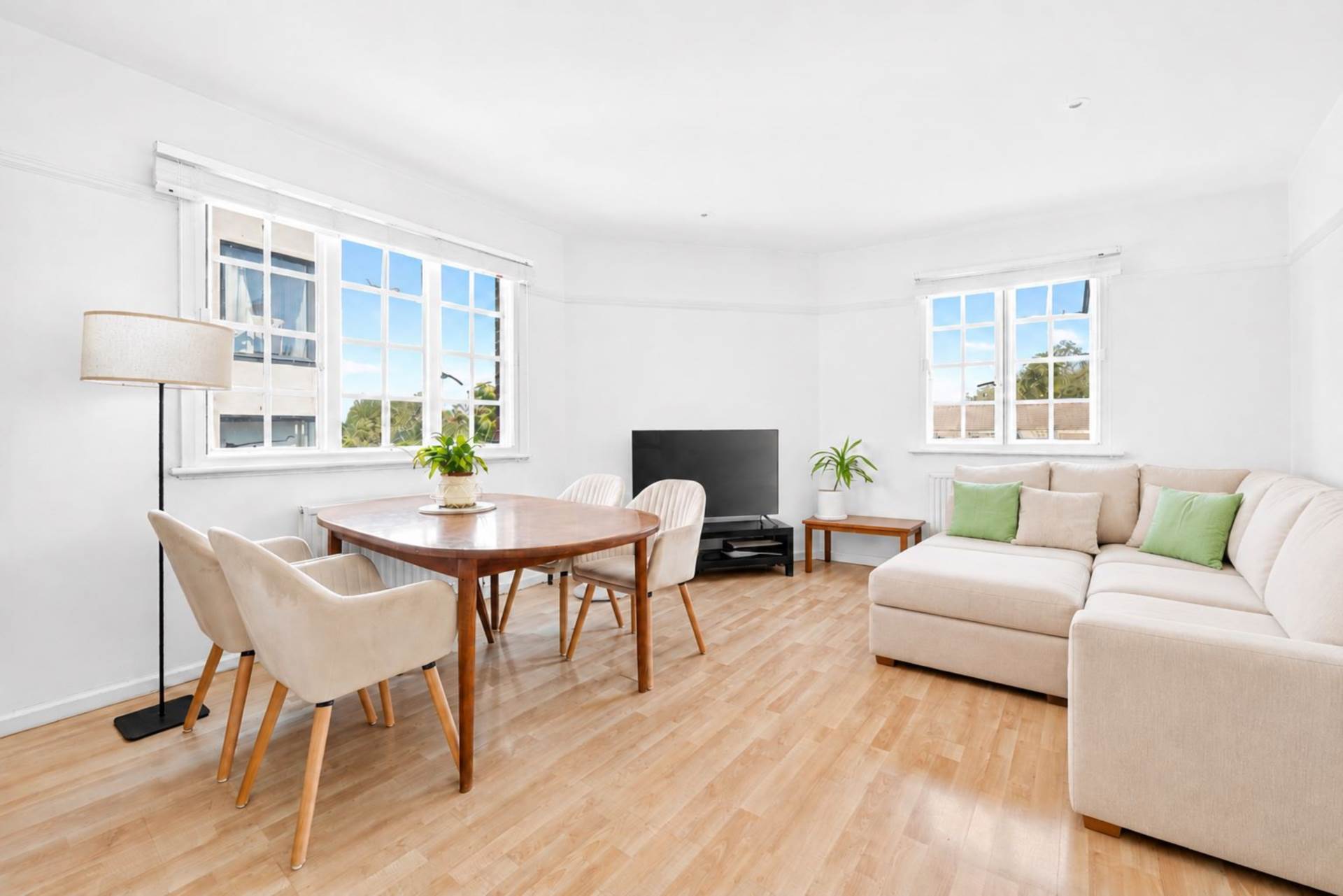Flat Liverpool Road in Greater London