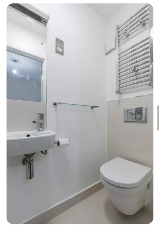 Room Willesden Lane in Greater London