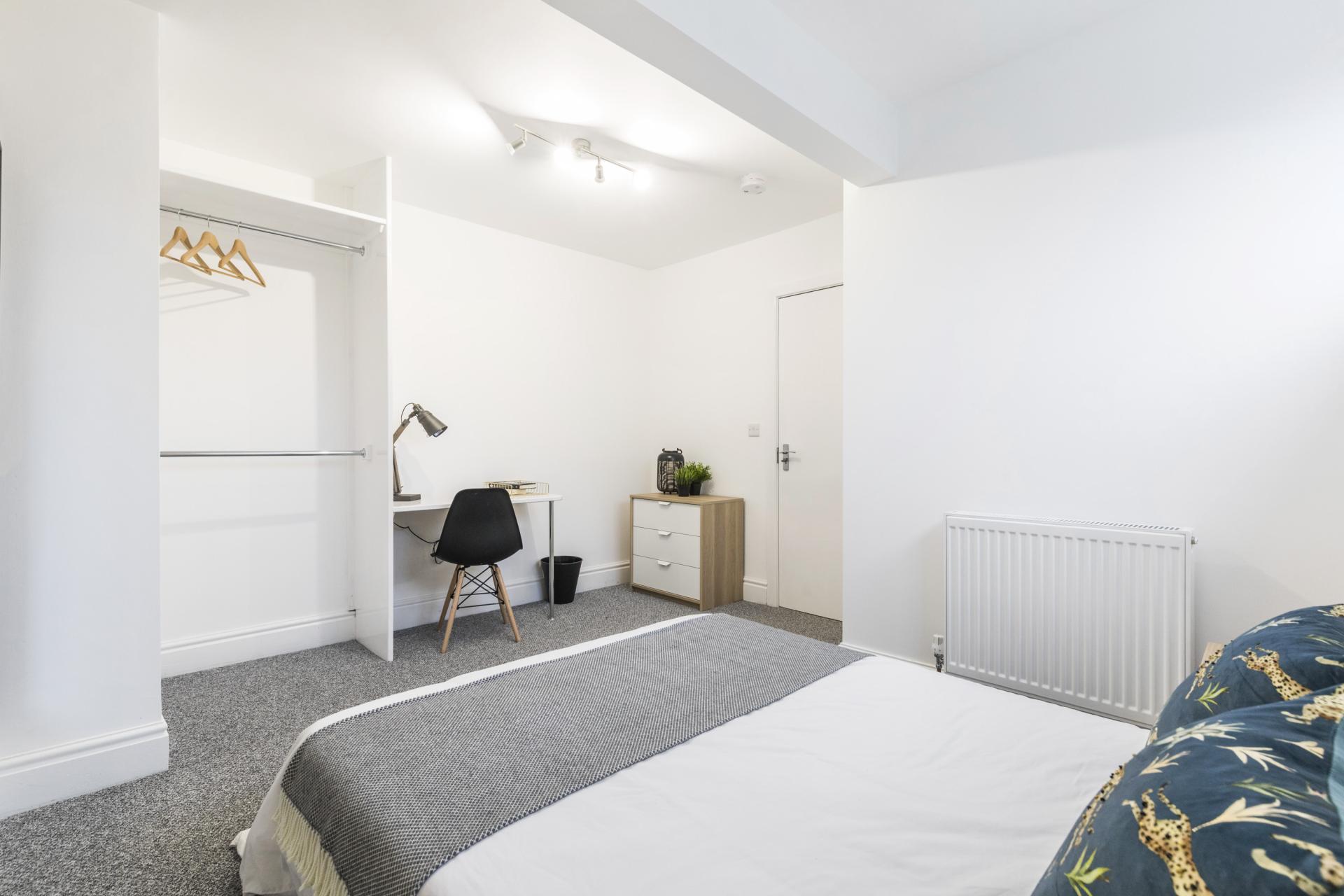 Room Winfield Place in Leeds