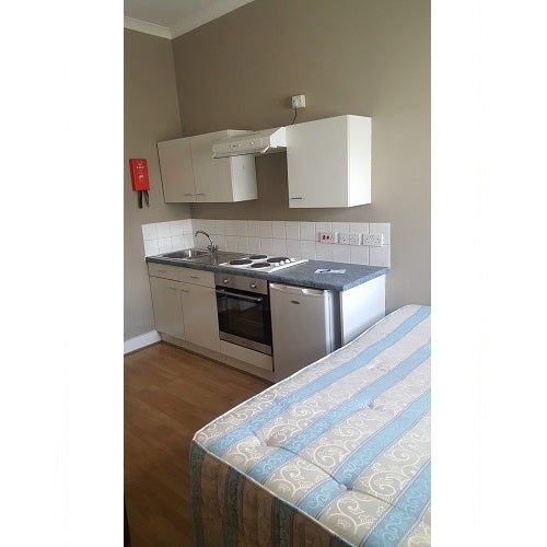 Flat Hogarth Road in Greater London