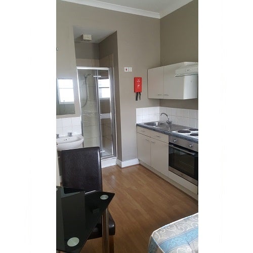 Flat Hogarth Road in Greater London