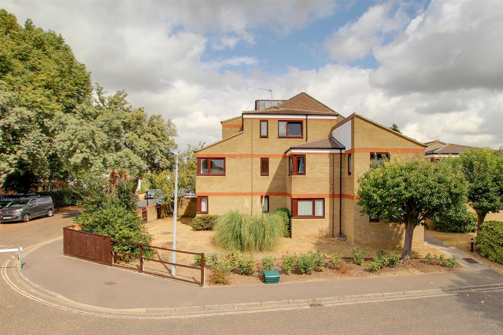 Flat Beaulands Close in Cambridge