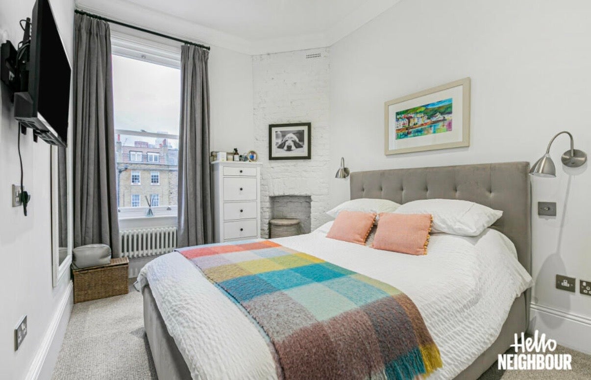 Room Clapham Road in Greater London