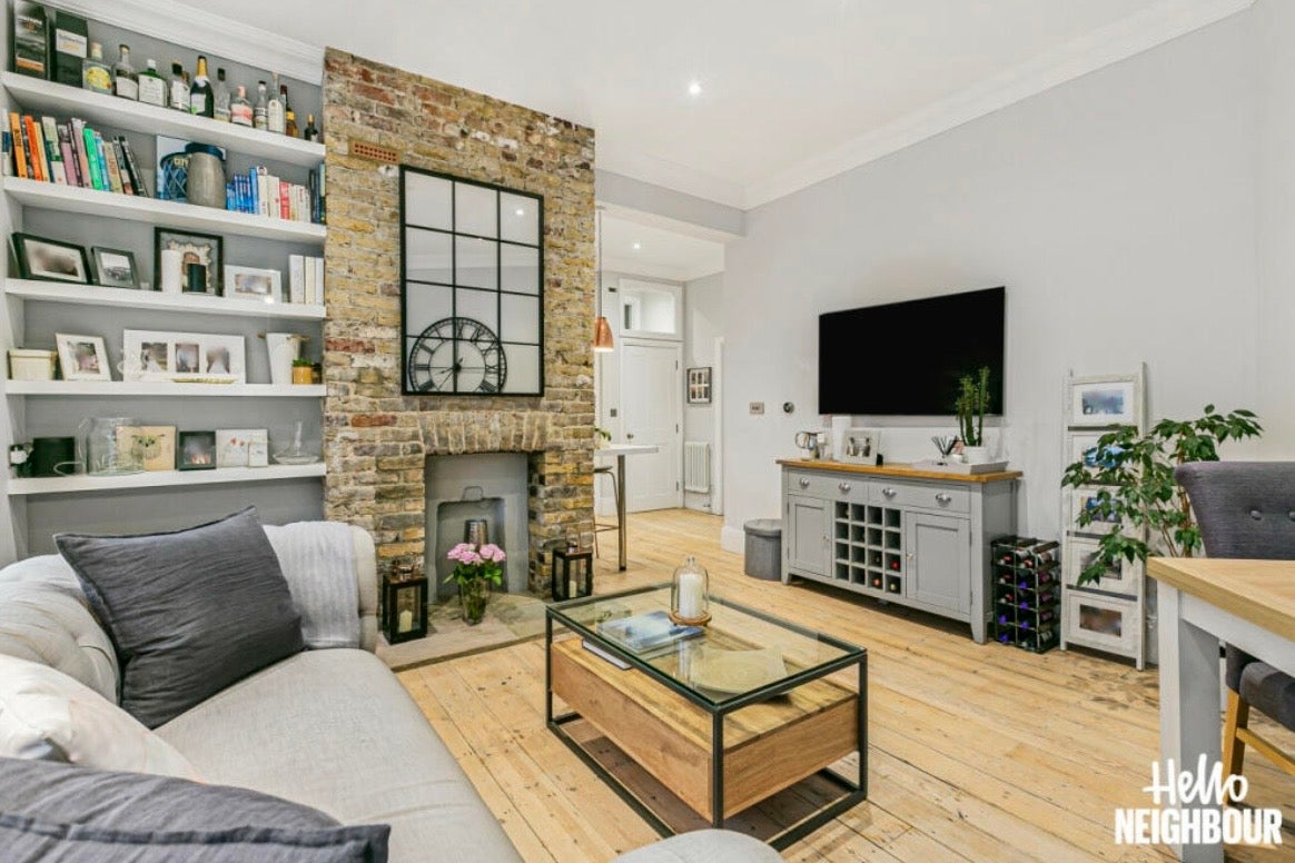 Room Clapham Road in Greater London
