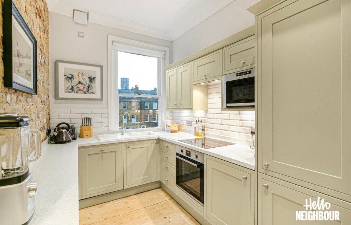 Room Clapham Road in Greater London