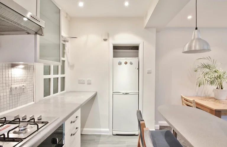 Flat Hammersmith Road in Greater London