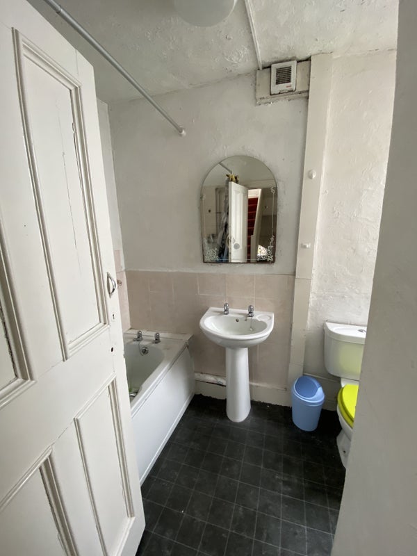 Room Winfield Grove in Leeds
