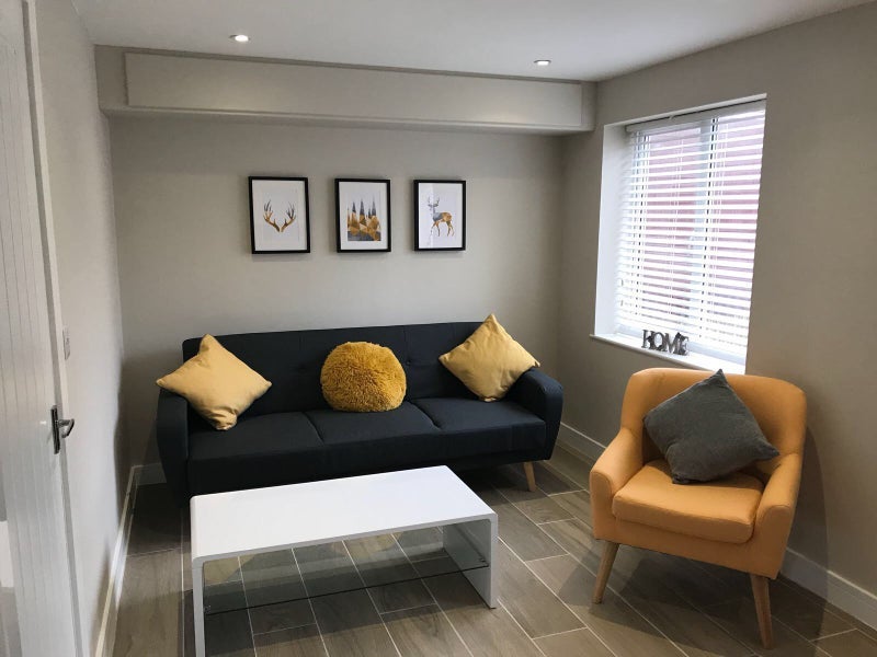 Room Rich Close in Warwick