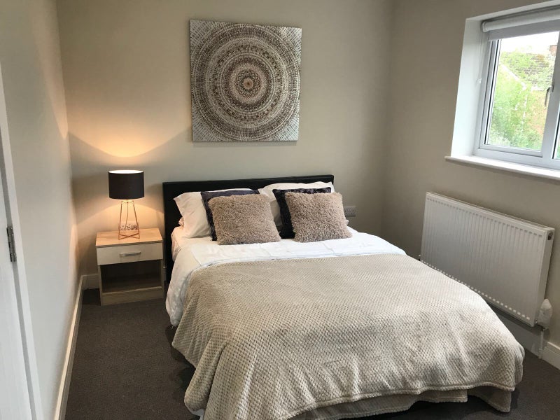 Room Rich Close in Warwick