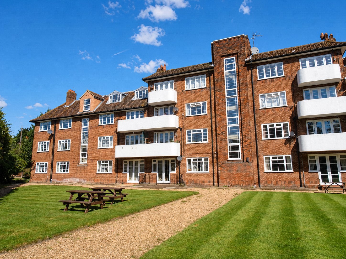 Flat Pound Lane in Epsom and Ewell