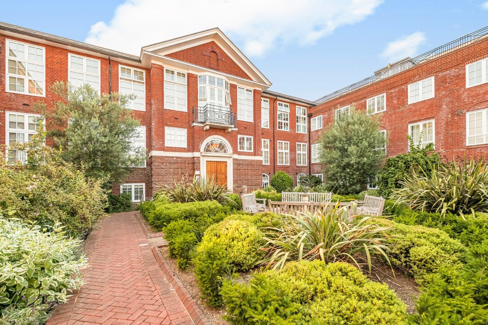 Flat Arcadian Place in Greater London