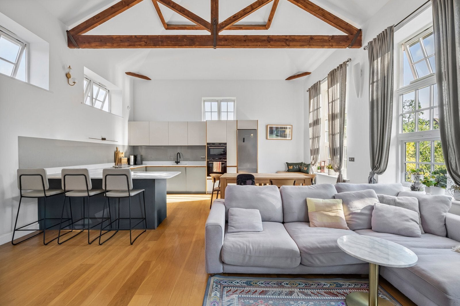 Flat Arcadian Place in Greater London