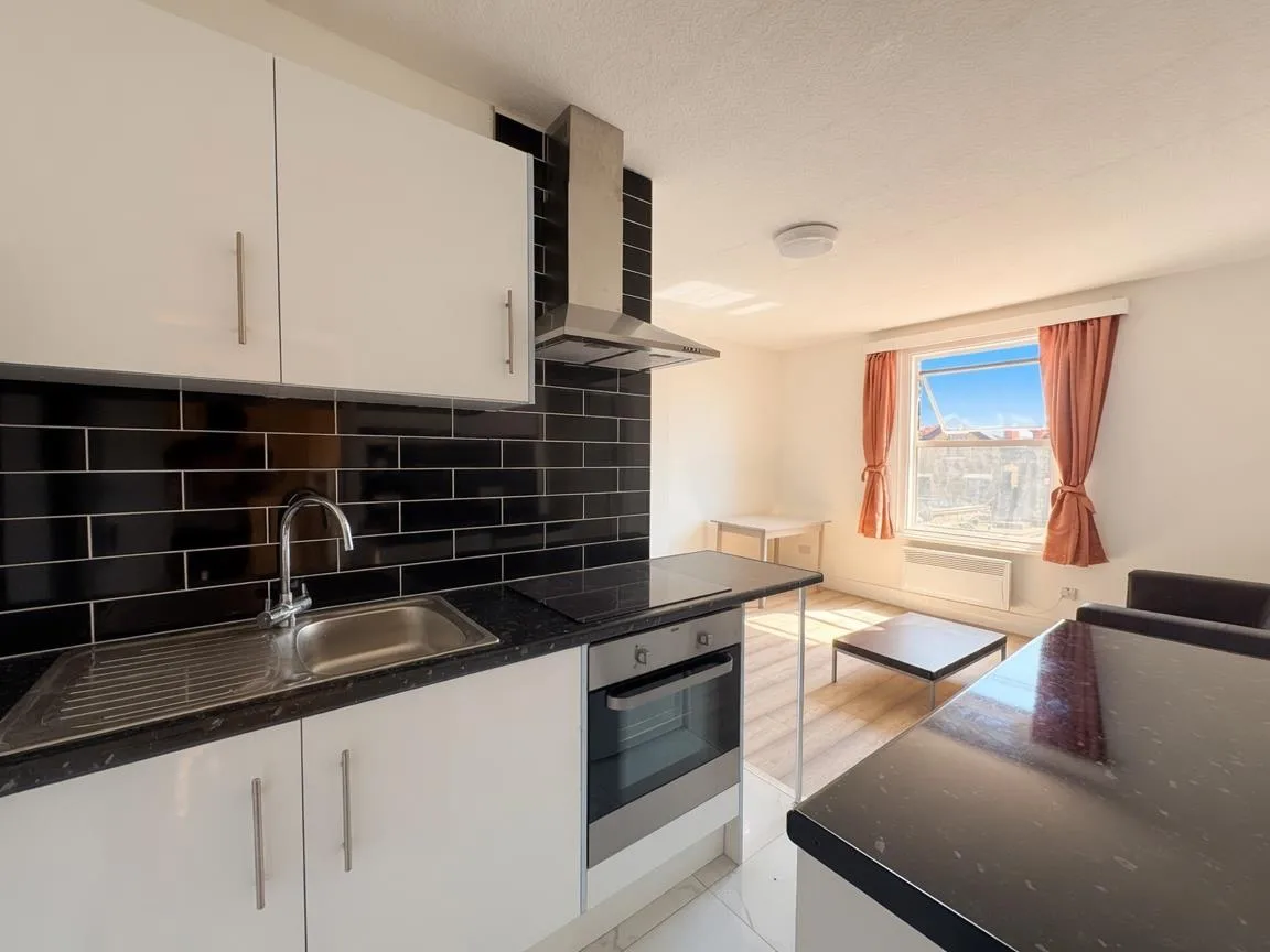 Flat Dean Road in Greater London