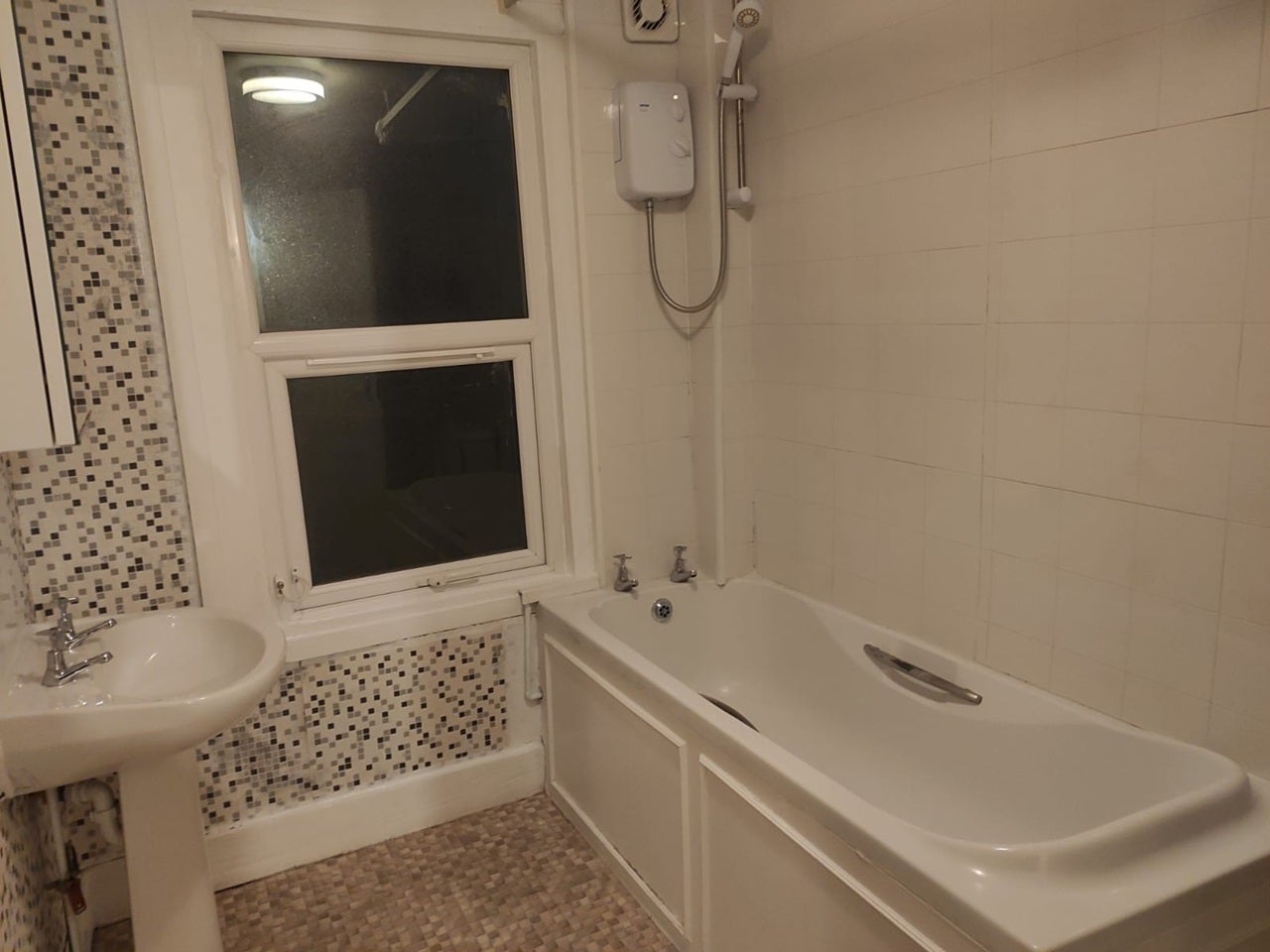 Flat Hayter Road in Greater London