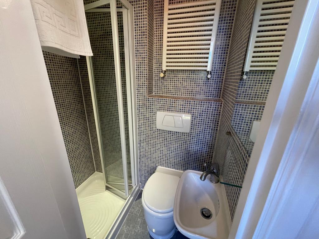 Room Fulham Palace Road in Greater London