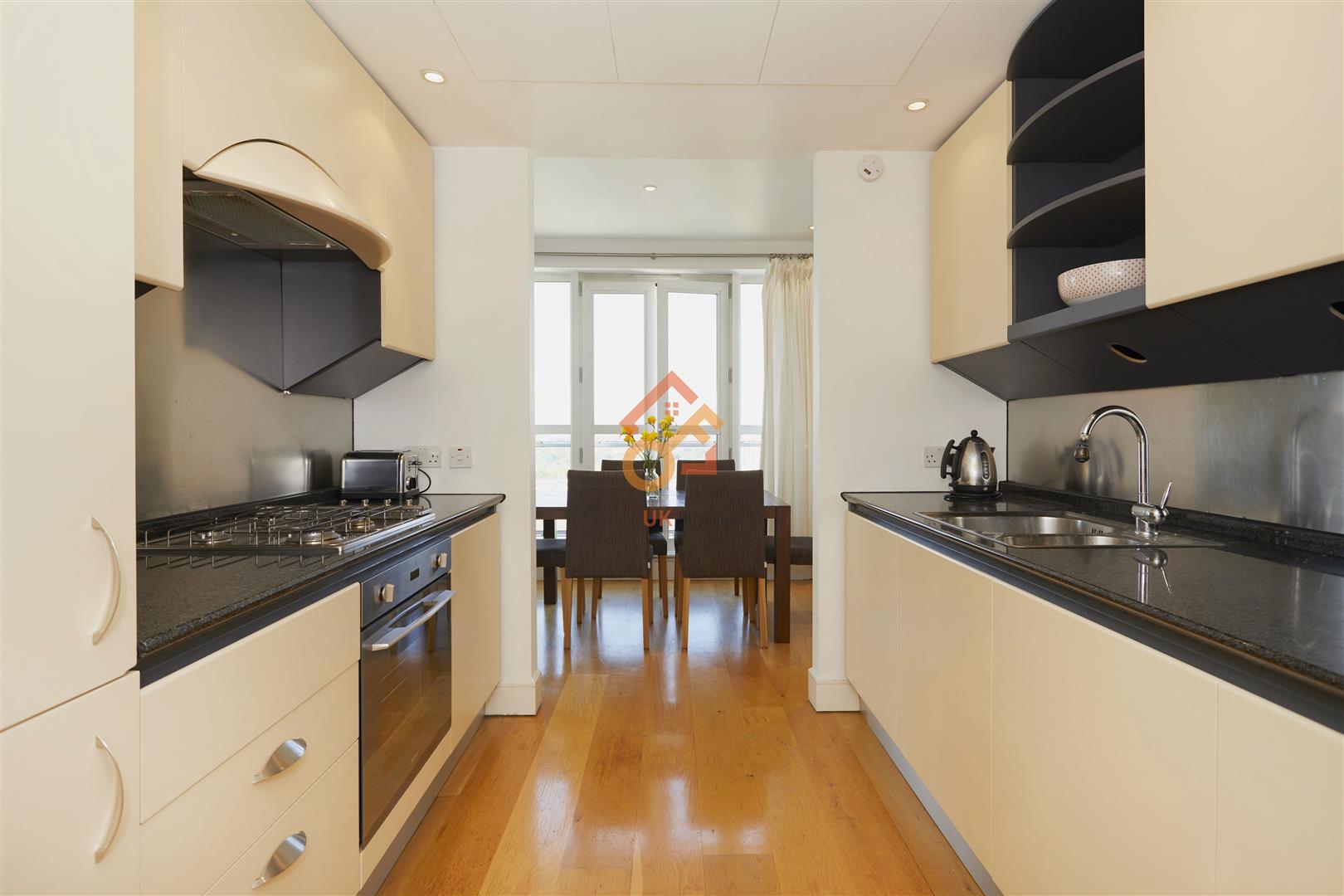 Flat Westferry Circus in Greater London