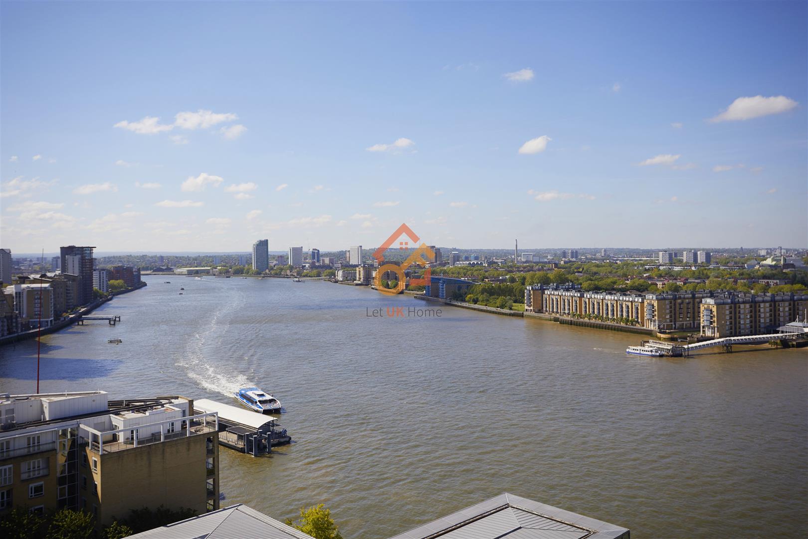 Flat Westferry Circus in Greater London