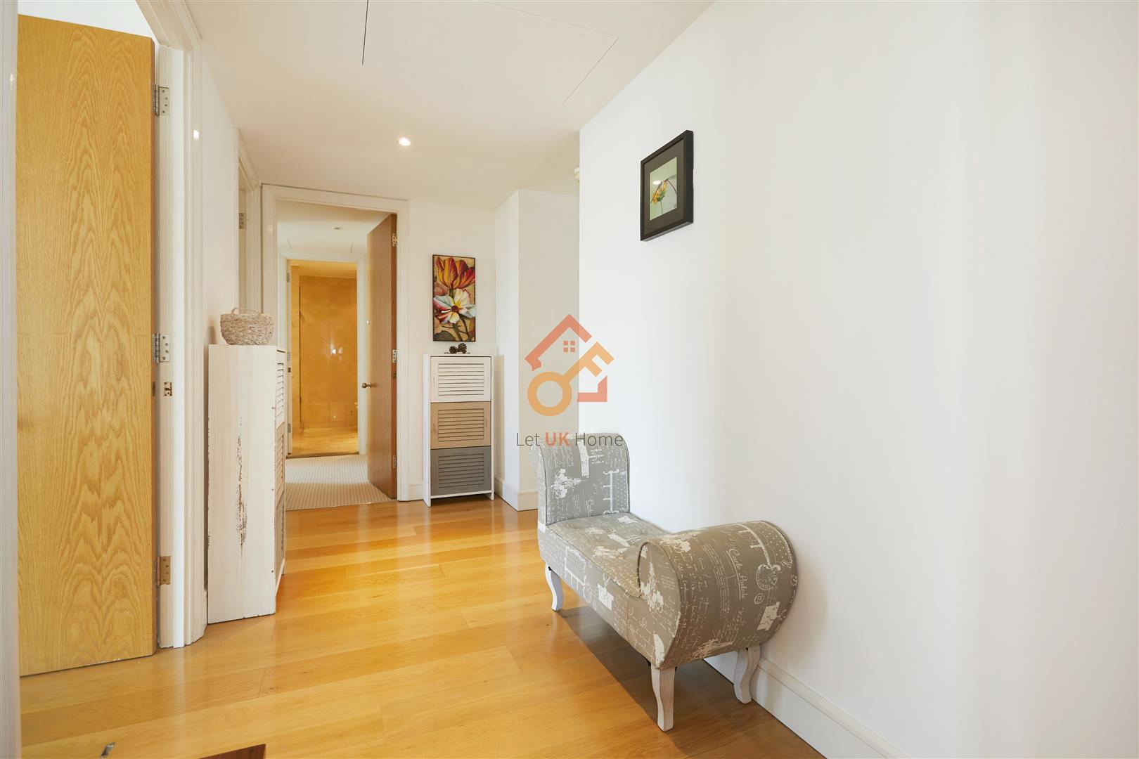 Flat Westferry Circus in Greater London