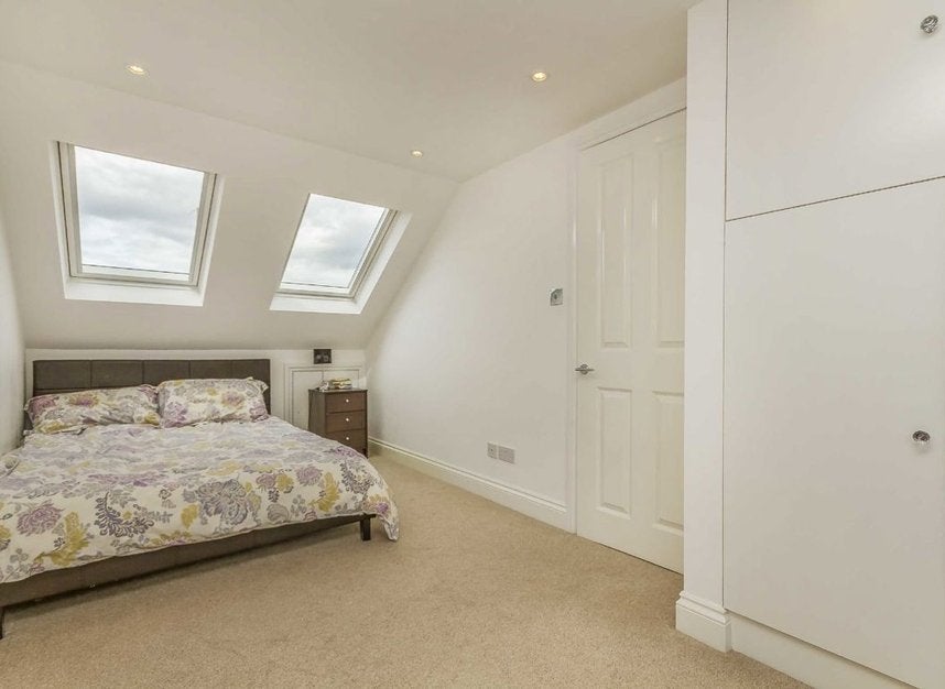 Flat Beryl Road in Greater London