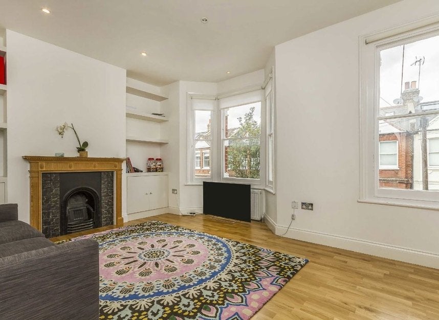 Flat Beryl Road in Greater London