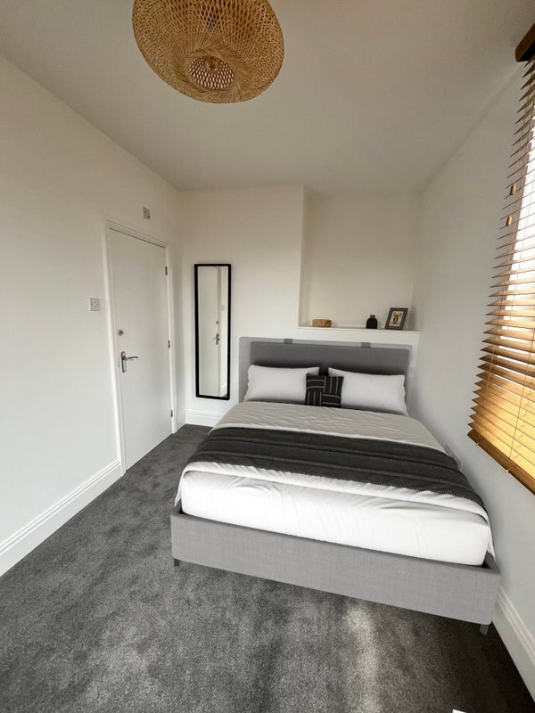 Room Cross Street in Chesterfield