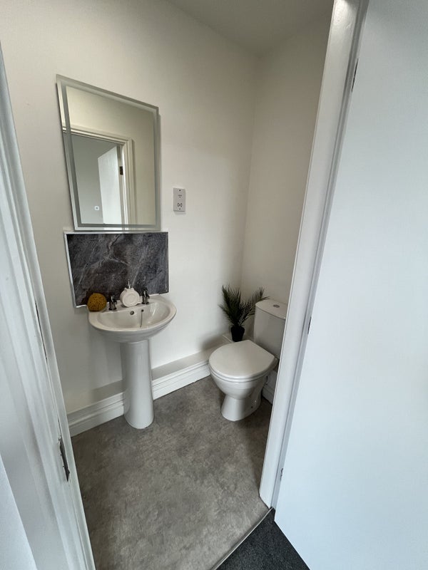 Room Cross Street in Chesterfield