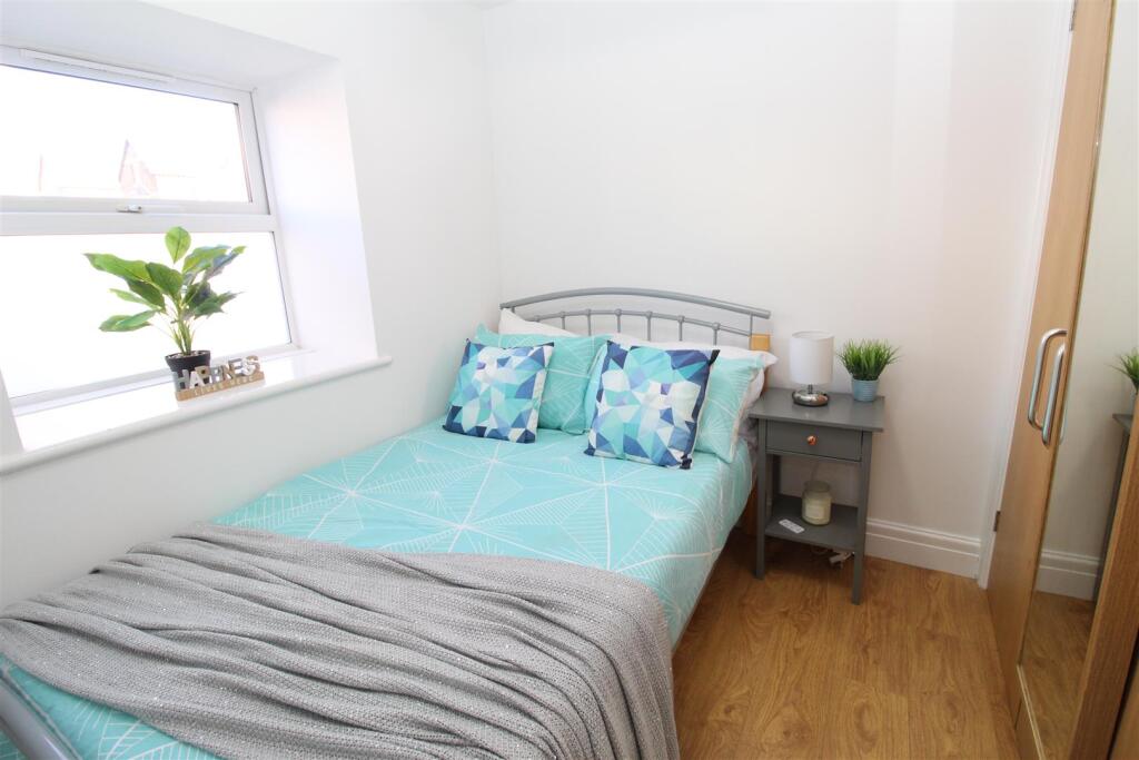 Flat Monthermer Road in Cardiff