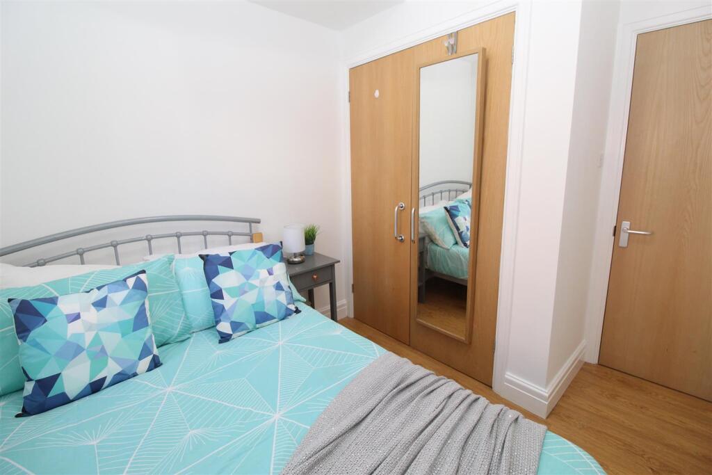 Flat Monthermer Road in Cardiff