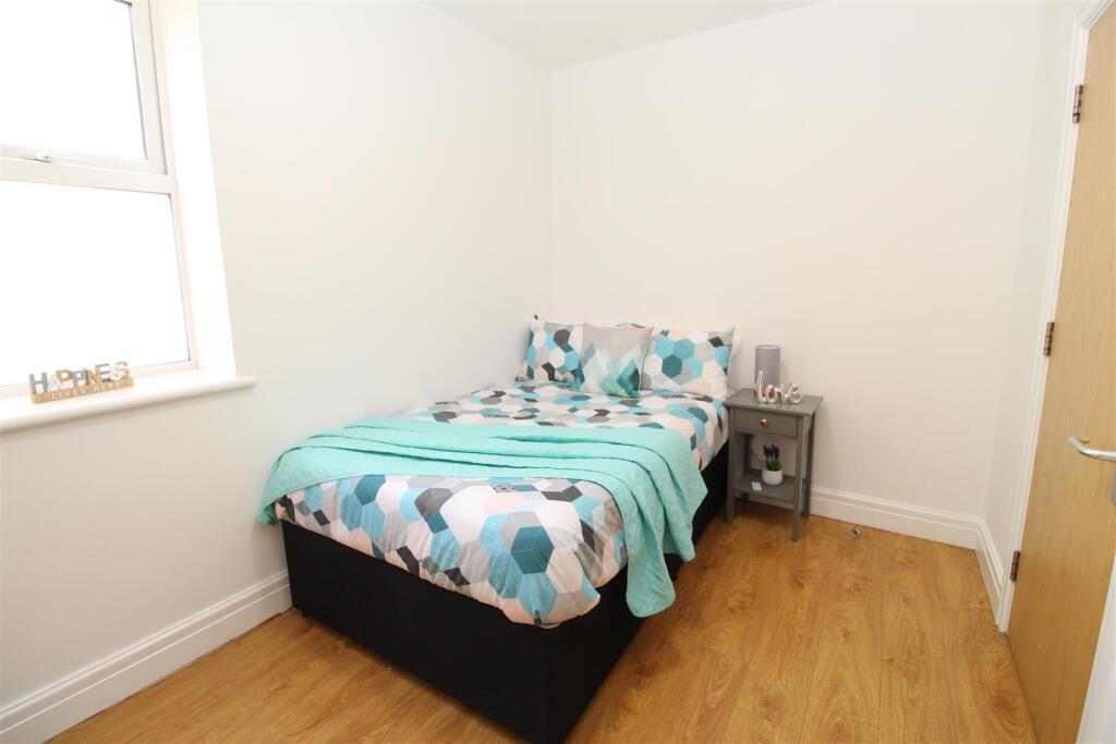 Flat Monthermer Road in Cardiff
