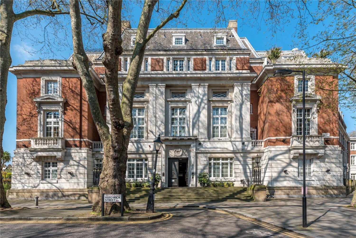 Flat Rosebery Avenue in Greater London
