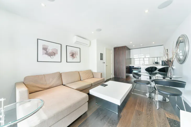 Flat Gatliff Road in City of Westminster