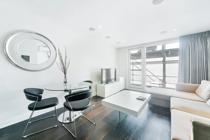Flat Gatliff Road in City of Westminster