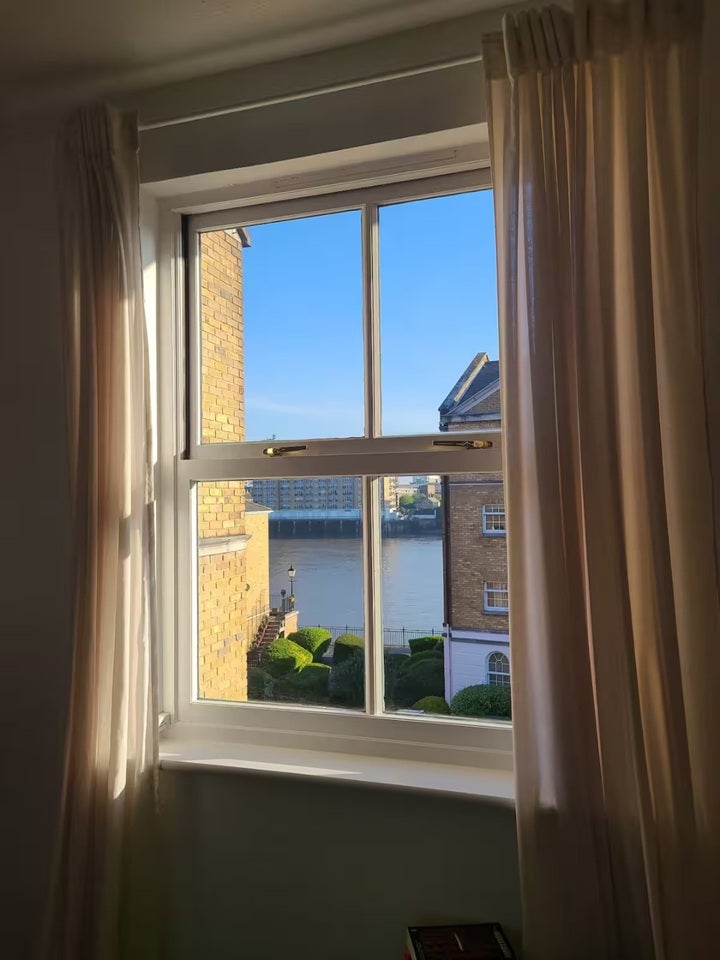 Flat Rotherhithe Street in Greater London