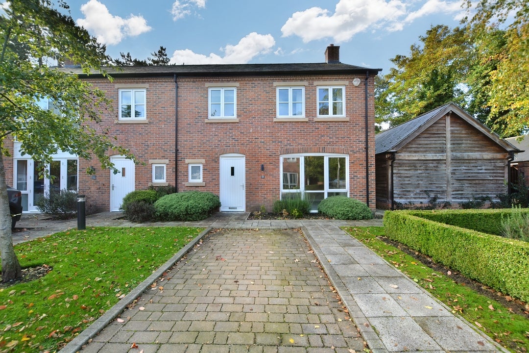 House Hulme Hall Close in Cheadle Hulme