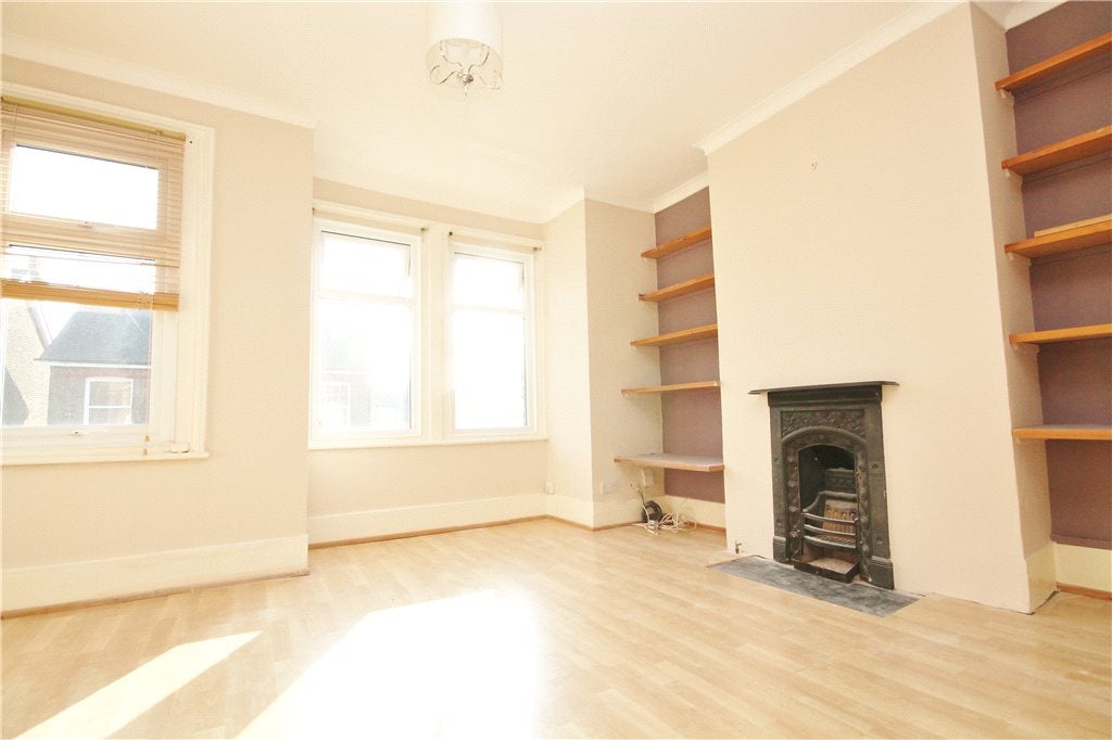 Flat Green Lane in Greater London