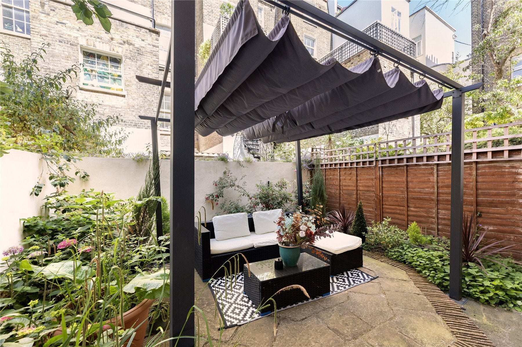 Flat Alderney Street in City of Westminster