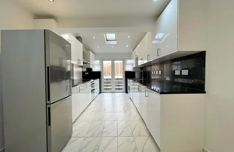 House Woodcote Avenue in Greater London