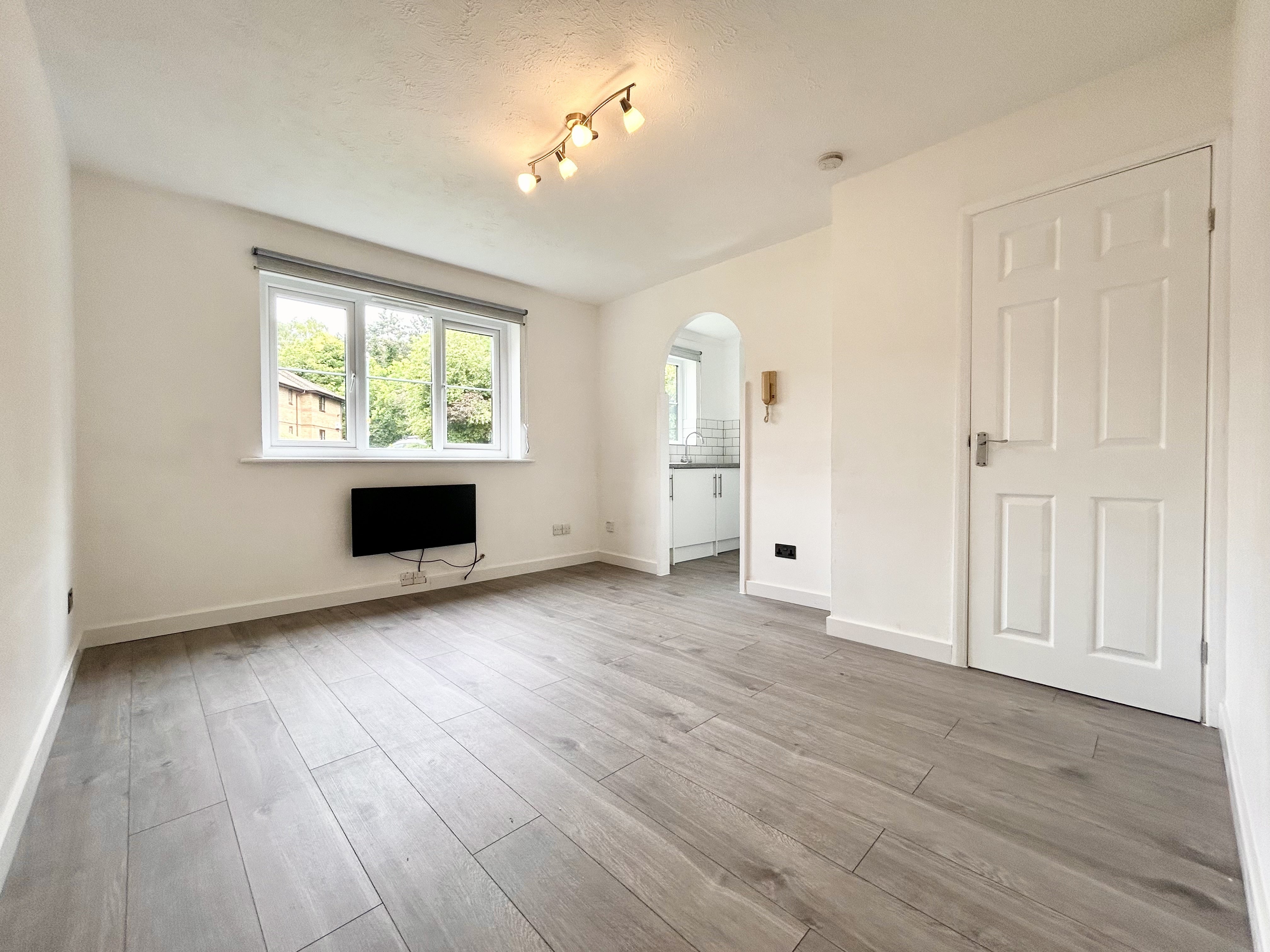 Flat Osbourne Road in Dartford